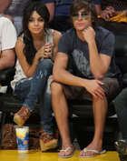 Zac Efron : TI4U_u1254290052.jpg