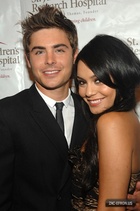 Zac Efron : TI4U_u1271701298.jpg