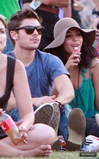 Zac Efron : TI4U_u1271755948.jpg