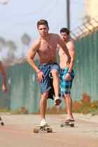 Zac Efron : zac-efron-1314121211.jpg