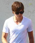 Zac Efron : zac-efron-1315440000.jpg