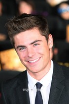 Zac Efron : zac-efron-1323884688.jpg