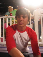 Zac Efron : zac-efron-1325716824.jpg