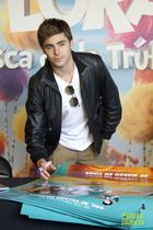 Zac Efron : zac-efron-1331312811.jpg