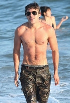 Zac Efron : zac-efron-1342719586.jpg