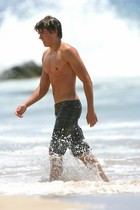 Zac Efron : zac-efron-1346529593.jpg