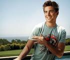 Zac Efron : zac-efron-1357066099.jpg