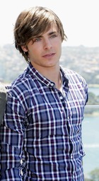 Zac Efron : zac-efron-1359578649.jpg