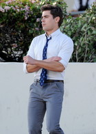 Zac Efron : zac-efron-1367051381.jpg