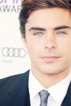 Zac Efron : zac-efron-1371072021.jpg