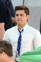 Zac Efron : zac-efron-1371080278.jpg