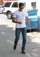 Zac Efron : zac-efron-1374263187.jpg