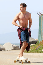 Zac Efron : zac-efron-1376746106.jpg