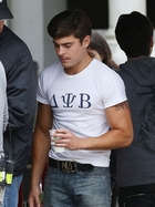 Zac Efron : zac-efron-1376844625.jpg