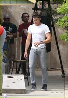 Zac Efron : zac-efron-1378660487.jpg