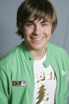 Zac Efron : zac-efron-1382265023.jpg