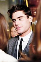 Zac Efron : zac-efron-1392746418.jpg