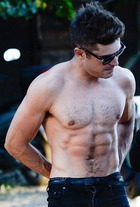 Zac Efron : zac-efron-1404924303.jpg