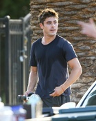 Zac Efron : zac-efron-1408635508.jpg