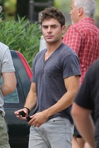 Zac Efron : zac-efron-1408635534.jpg