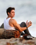 Zac Efron : zac-efron-1410527262.jpg