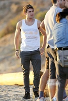 Zac Efron : zac-efron-1410527268.jpg