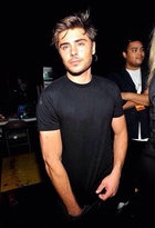 Zac Efron : zac-efron-1425782701.jpg