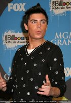 Zac Efron : zac_efron_1165540108.jpg