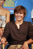 Zac Efron : zac_efron_1189384558.jpg