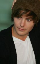 Zac Efron : zac_efron_1189530051.jpg