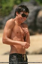 Zac Efron : zac_efron_1189874381.jpg