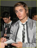 Zac Efron : zac_efron_1199389249.jpg