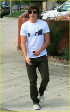 Zac Efron : zac_efron_1200940185.jpg