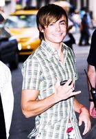 Zac Efron : zac_efron_1203115645.jpg