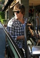 Zac Efron : zac_efron_1203351875.jpg