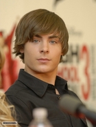 Zac Efron : zac_efron_1210355088.jpg