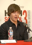 Zac Efron : zac_efron_1210355091.jpg