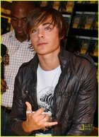 Zac Efron : zac_efron_1218487971.jpg