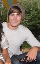 Zac Efron : zac_efron_1220123731.jpg