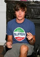 Zac Efron : zac_efron_1220497904.jpg