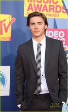 Zac Efron : zac_efron_1221990089.jpg