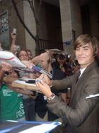 Zac Efron : zac_efron_1222020199.jpg