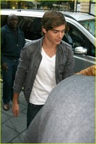 Zac Efron : zac_efron_1223846362.jpg