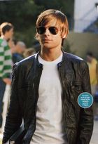 Zac Efron : zac_efron_1223895219.jpg