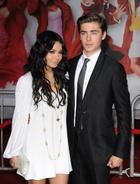 Zac Efron : zac_efron_1224463554.jpg