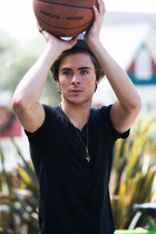 Zac Efron : zac_efron_1228151263.jpg