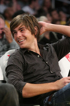 Zac Efron : zac_efron_1229367460.jpg