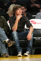 Zac Efron : zac_efron_1229367462.jpg