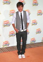 Zac Efron : zac_efron_1231540837.jpg