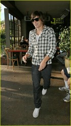 Zac Efron : zac_efron_1231708110.jpg